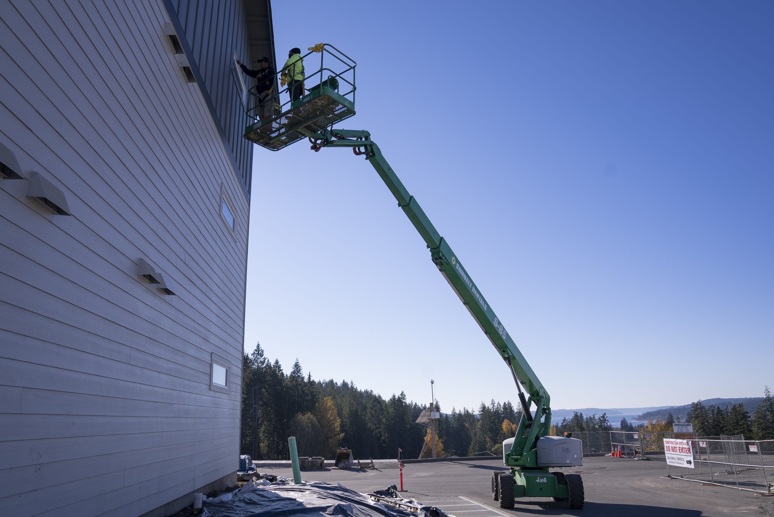 Commercial window washing services