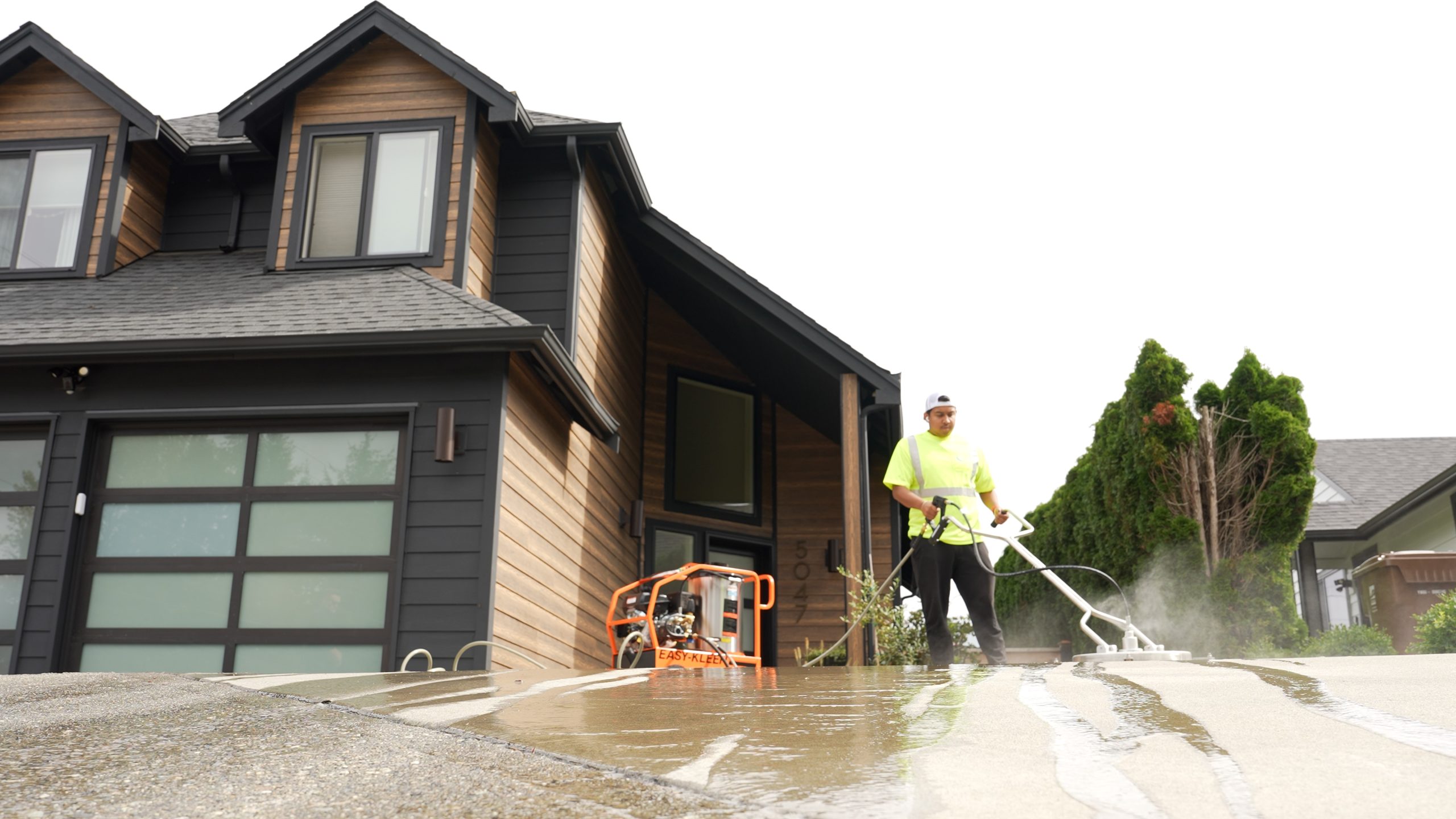 Easy-Kleen Commercial Hot Water Portable Pressure Power Washer - 3.5GPM, 4000PSI, Kohler Engine 12v Easy-Kleen Commercial Hot Water Portable Pressure Power Washer - 3.5GPM, 4000PSI, Kohler Engine 12v